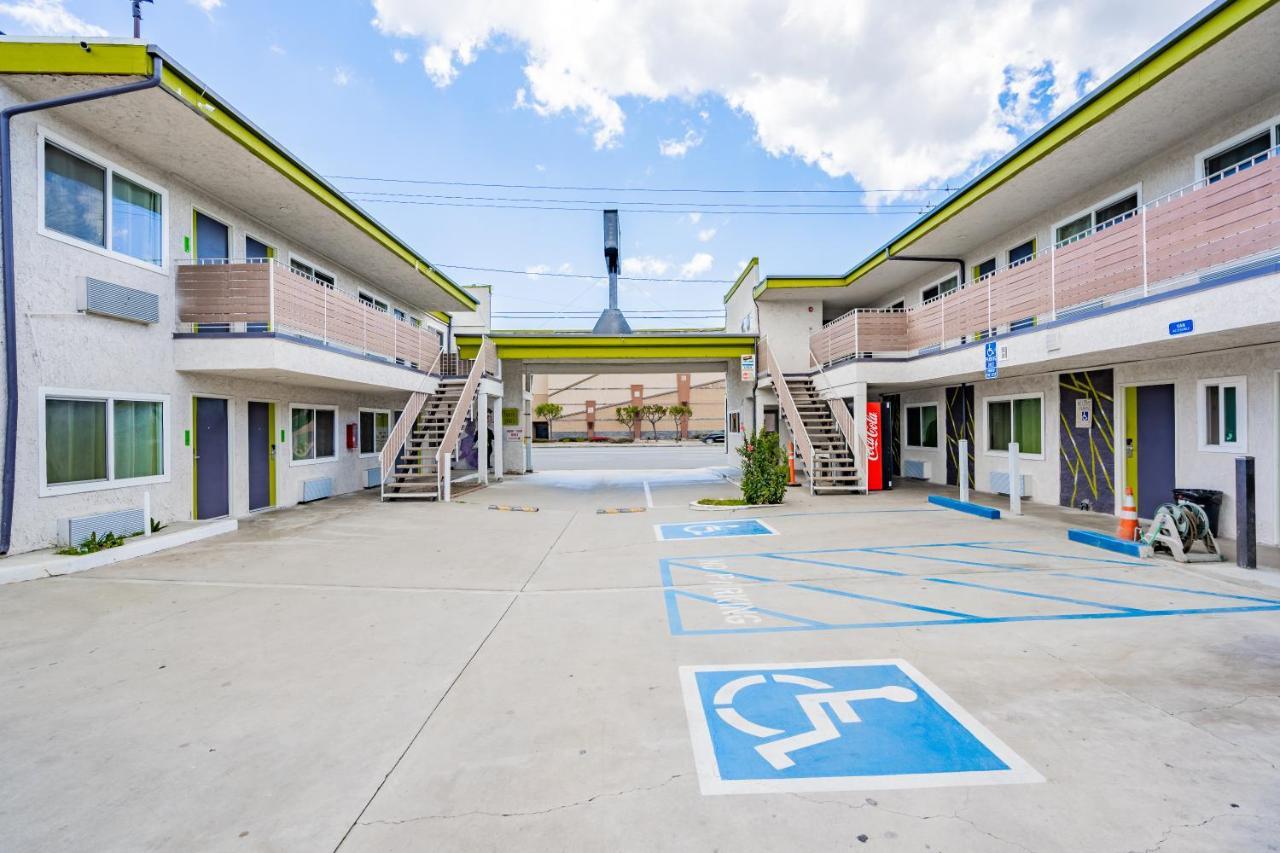 Exclusivo Inn And Suites Lakewood Экстерьер фото