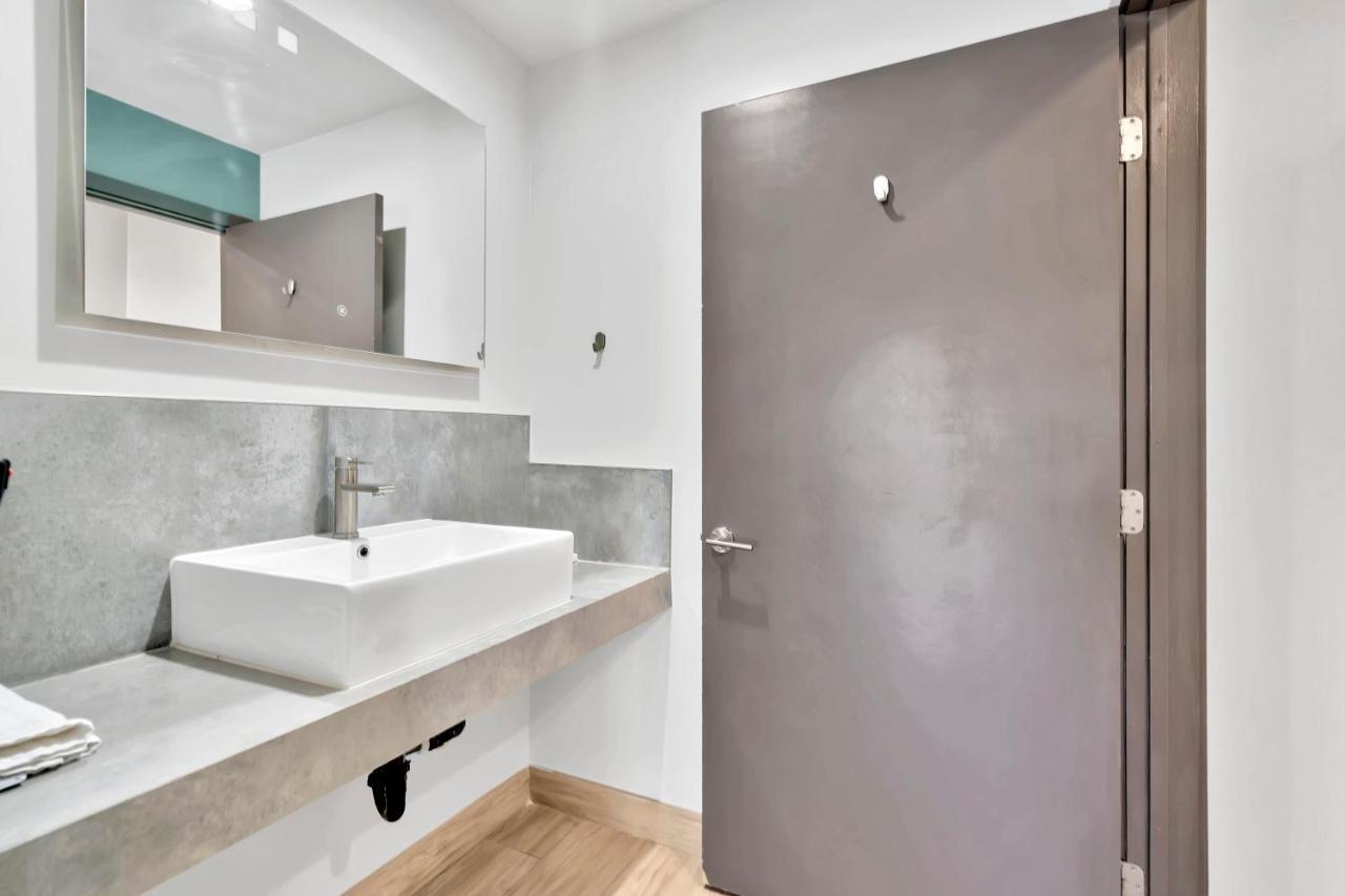 Exclusivo Inn And Suites Lakewood Экстерьер фото