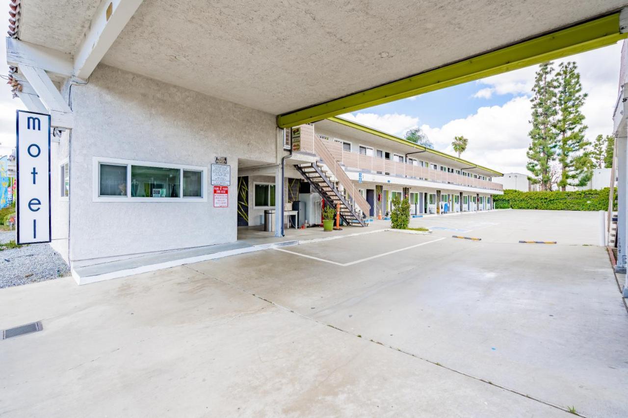 Exclusivo Inn And Suites Lakewood Экстерьер фото